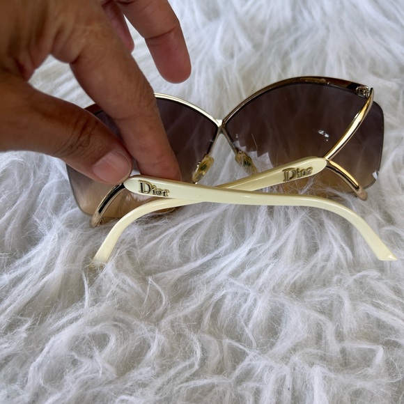 Dior oversized Sunglasses With White Frame excellent condition - Picture 2 of 2